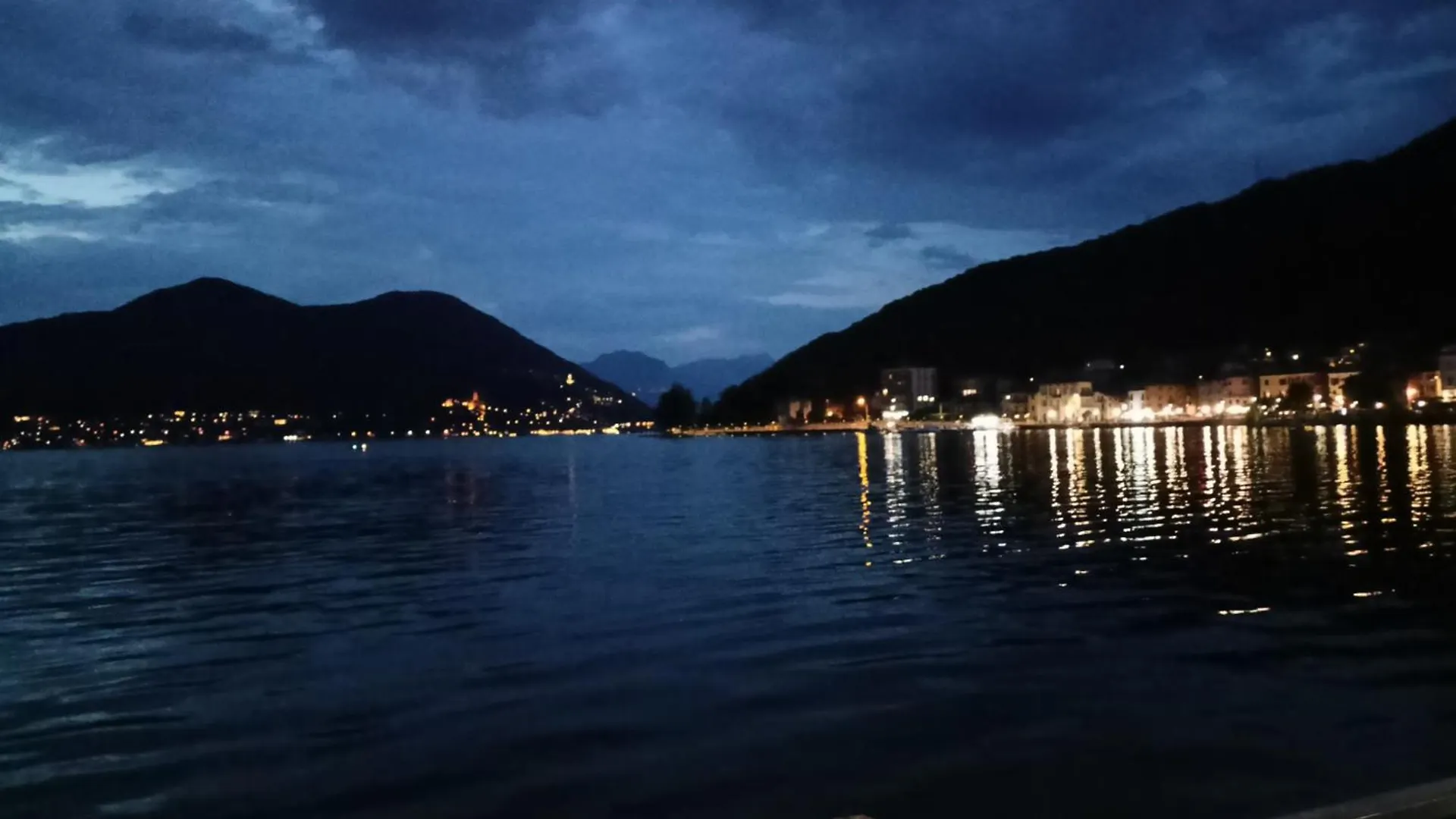 Villa Casa Sul Lago Di Lugano - Besano / Porto Ceresio Italy